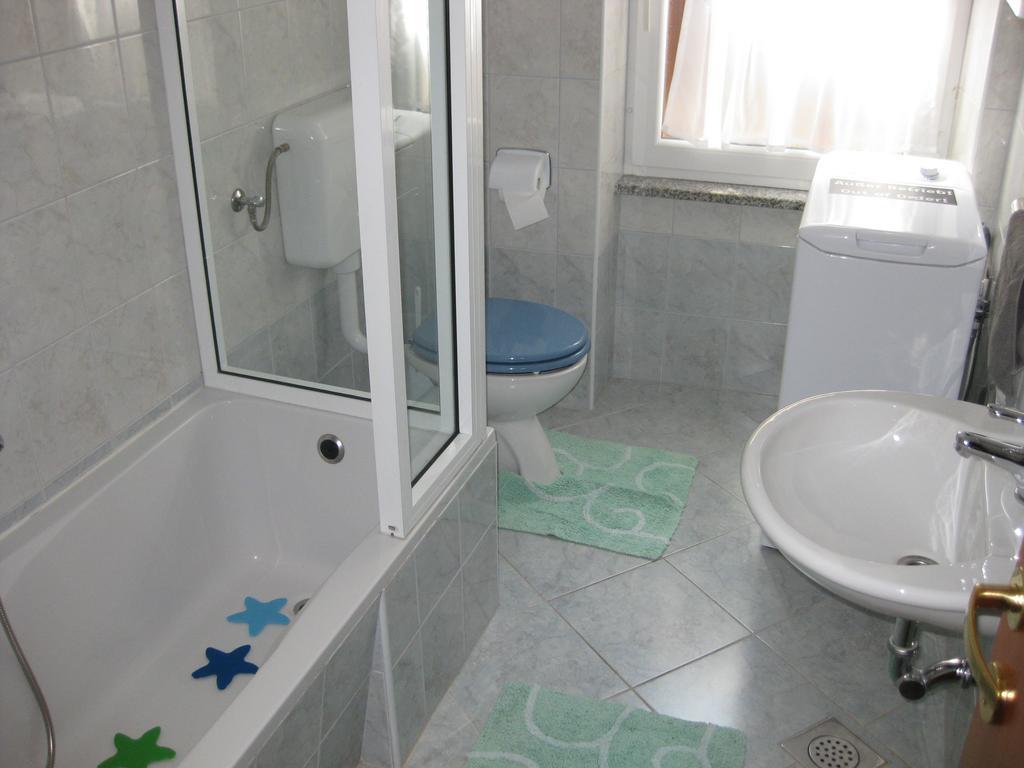 Apartment Roby Vrsar Pokoj fotografie